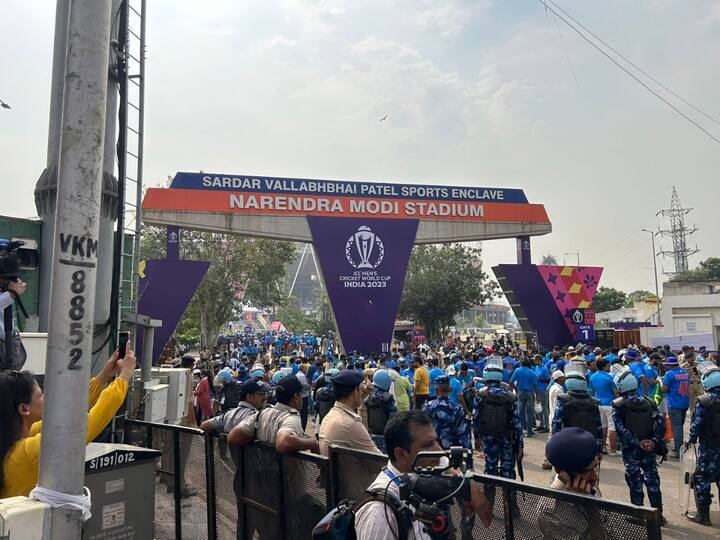 आता अहमदाबादमध्ये होणाऱ्या या महामुकाबल्यासाठी दोन्ही संघांसह त्यांचे चाहते देखील सज्ज झाले आहेत.