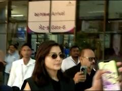 India vs Pakistan सामन्यासाठी अनुष्का शर्मा अहमदाबादमध्ये दाखल! एअरपोर्टवर स्पॉट