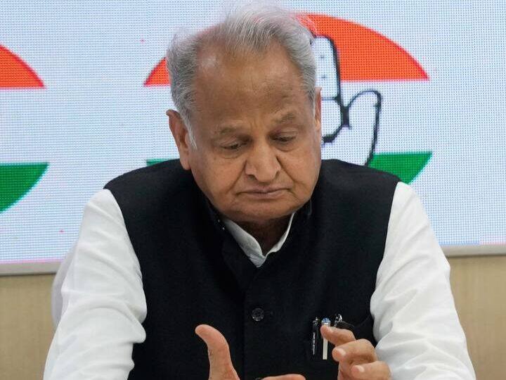 कर्नल केसरी विवाद: अशोक गहलोत ने मानी गलती, क्या इसकी कीमत भी चुकानी पड़ेगी?