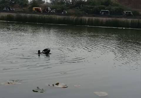 Body of middle-aged man found in Narmada Canal in Surendranagar Surendranagar: નર્મદા કેનાલમાંથી મળી આવી આધેડની લાશ,મોતનું કારણ અકબંધ