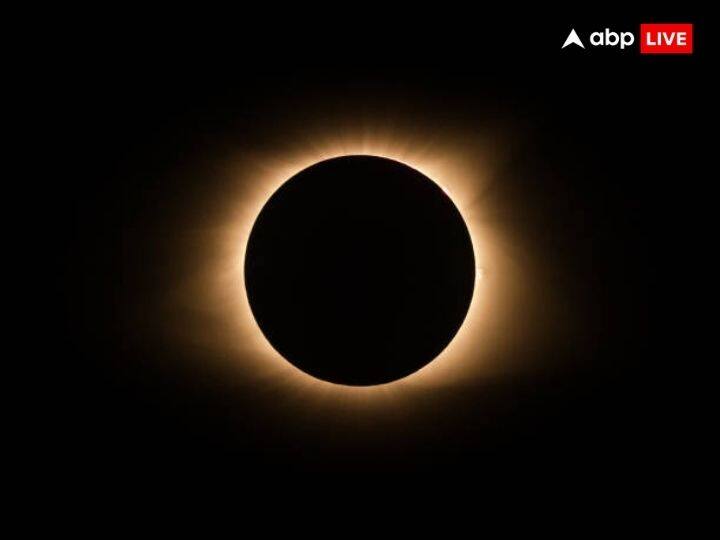 इससे ऐसा प्रतीत होता है जैसे आसमान में आग का छल्ला यानी रिंग ऑफ फायर (Ring Of Fire) नजर आ रहा हो.