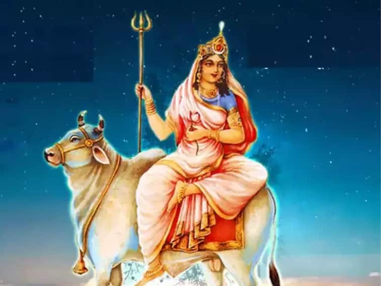 shardiya navratri 2023 marathi news ghatasthapana muhurat vidhi 1st day devi shailputri puja Navratri 2023 : शारदीय नवरात्रीच्या पहिल्या दिवशी देवी शैलपुत्रीची 'अशी' पूजा करा, सुख-समृद्धी नांदेल 