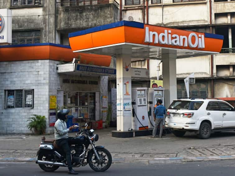 IndianOil To Invest Rs 1,660 Crore In JV With NTPC To Set Up Renewable Energy Projects IndianOil To Invest Rs 1,660 Crore In JV With NTPC To Set Up Renewable Energy Projects