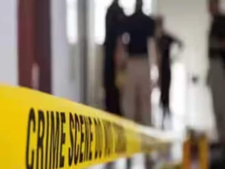 Delhi Police constable shot himself police Start investigation Delhi Crime News: दिल्ली पुलिस के सिपाही ने खुद को गोली मारी, अस्पताल में इलाज जारी, जांच में जुटी पुलिस 