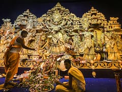 मुंबई के ये आठ दुर्गा पंडाल घूमना न भूलें, इस बार का थीम जानकर खुद को रोक नहीं पाएंगे