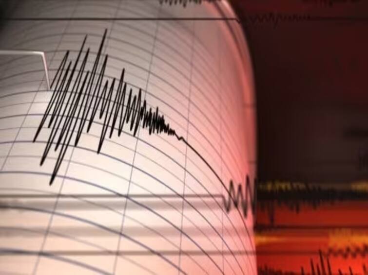 Earthquake Tremors Felt In Parts Of Delhi NCR shocking people Delhi Earthquake: உலகக் கோப்பை கிரிக்கெட் நடைபெறும் டெல்லியில் நில அதிர்வு; ரிக்டர் அளவுகோலில் 3.1ஆக பதிவு!