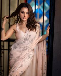 Mimi Chakraborty on Puja: টি-শার্টের ওপর মায়ের শাড়ি, ফিরে দেখা মিমির পুজো পরিক্রমার স্মৃতি