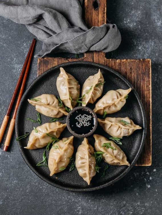 अगर आप भी खाते हैं खूब चाव से मोमोज, तो हो जाइए सावधान