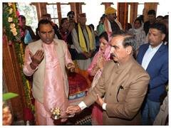 नवरात्रि के पहले दिन धर्मपत्नी संग CM सुक्खू ने किए तारा देवी के दर्शन, सड़क की बेहतरी के लिए 50 लाख की घोषणा