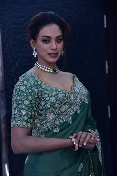 Kamakshi Bhaskarla Photos : శారీలో 'పొలిమేర 2' హీరోయిన్ కామాక్షీ భాస్కర్ల 