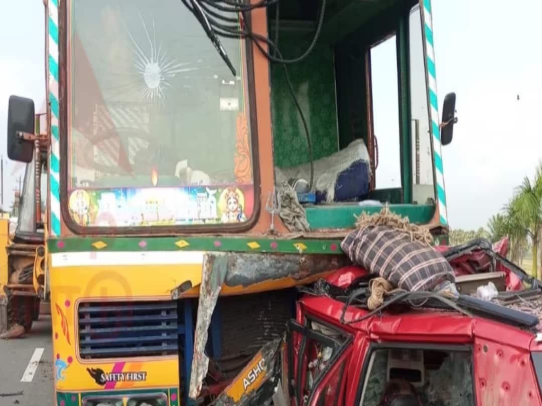 காலையில் அதிர்ச்சி! திருவண்ணாமலை அருகே லாரி-கார் மோதி விபத்து.. 7 பேர் உயிரிழப்பு! 7 people died when a truck collided with a car on the Antanur Bypass road near Tiruvannamalai Sengam காலையில் அதிர்ச்சி! திருவண்ணாமலை அருகே லாரி-கார் மோதி விபத்து.. 7 பேர் உயிரிழப்பு!