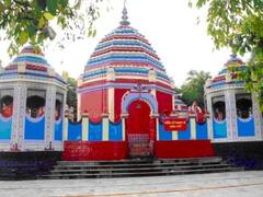 नवरात्र में छिन्नमस्तिका मंदिर में देशभर से पहुंचते हैं श्रद्धालु, जानें दो गर्म जल कुंड से जुड़ी मान्यता