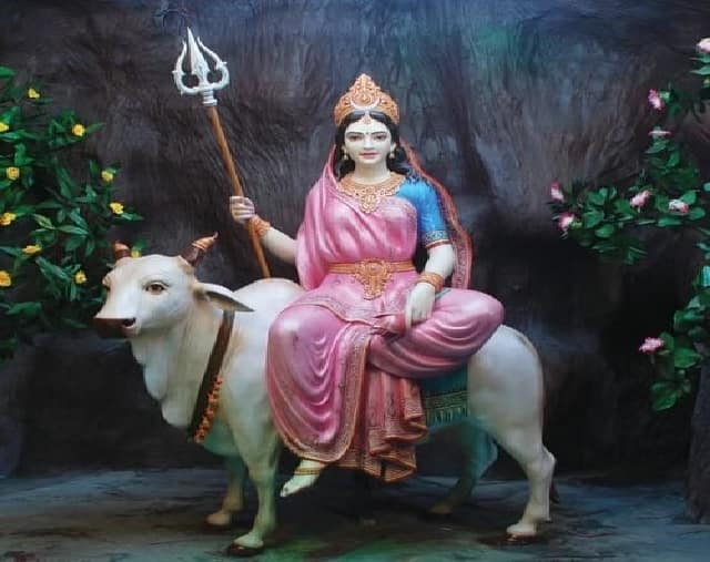 Navratri 2023 Worship Maa Shailputri with this ritual on the first day of Navratri know mantra Navratri 2023 Day 1 Puja: નવરાત્રિના પ્રથમ દિવસે આ વિધિથી કરો માતા શૈલપુત્રીની પૂજા, જાણો કથા અને મંત્ર