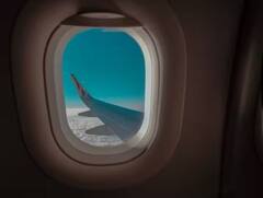 Airplane Windows: ਹਵਾਈ ਜਹਾਜ਼ ਦੀਆਂ ਖਿੜਕੀਆਂ ਗੋਲ ਕਿਉਂ ਹੁੰਦੀਆਂ ਹਨ? ਕਾਰਨ ਜਾਣੋ