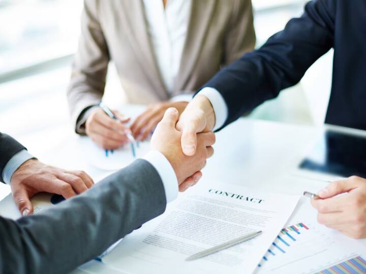 ट्रेंडलाइन पर उपलब्ध आंकड़ों के अनुसार, पंजाब नेशनल बैंक का नेट एनपीए मौजूदा वित्त वर्ष की पहली तिमाही में 1.98 फीसदी है, जो पीएसयू बैंकों के बीच सबसे ज्यादा है. पीई रेशियो स्टॉक 18.8 है. PNB का मार्केट कैप 82,802 करोड़ रुपये है.