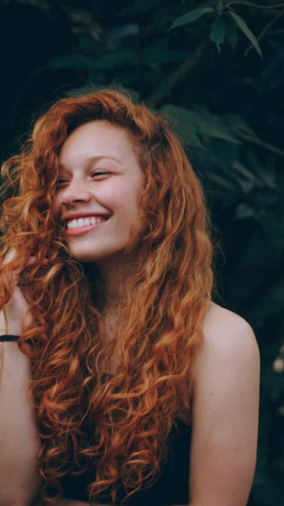 पांढरे केस काळे करण्यासाठी काय कराल?