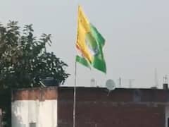 बरेली में तिरंगे के उपर लगाया इस्लामिक झंडा, वीडियो वायरल होते ही पुलिस ने लिया एक्शन