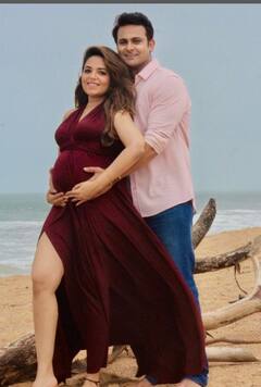 Sugandha Mishra: ਕਾਮੇਡੀਅਨ ਸੁਗੰਧਾ ਮਿਸ਼ਰਾ ਦੇ ਘਰ ਜਲਦ ਆਵੇਗਾ ਨੰਨ੍ਹਾ ਮਹਿਮਾਨ, ਪਤੀ ਸੰਕੇਤ ਨਾਲ ਬੇਬੀ ਬੰਪ ਕੀਤਾ ਫਲਾਂਟ