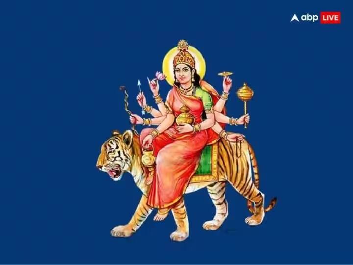 નવરાત્રિ 2023 તૃતીયા તિથિ (લાલ) - 17 ઓક્ટોબરના રોજ દેવી ચંદ્રઘંટાનું પૂજન કરવામાં આવશે. આ દિવસે લાલ રંગ ધારણ કરવો શુભ રહેશે. લાલ રંગને મા દુર્ગાનો સૌથી પ્રિય રંગ માનવામાં આવે છે. લાલ રંગ શક્તિ અને પ્રેમનું પ્રતીક છે.