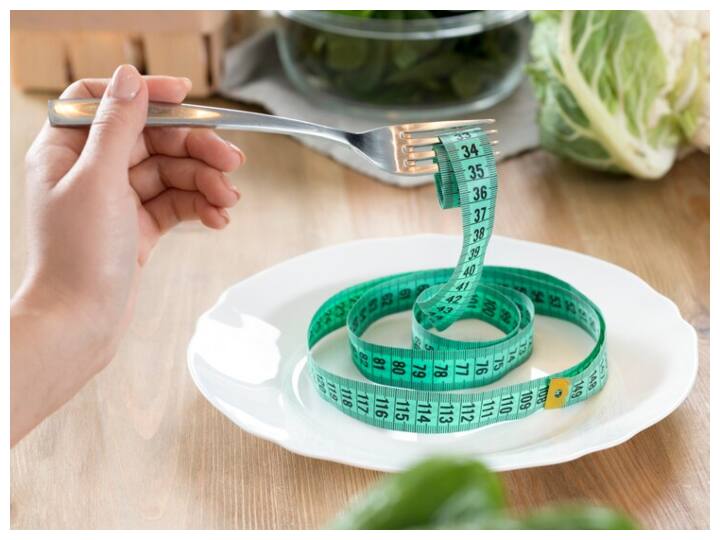 Lets fast for 9 days in this pretext we will also go on diet how true is this 9 दिन व्रत कर लेते हैं, इस बहाने डाइट भी हो जाएगी...ये बात कितनी सही है?