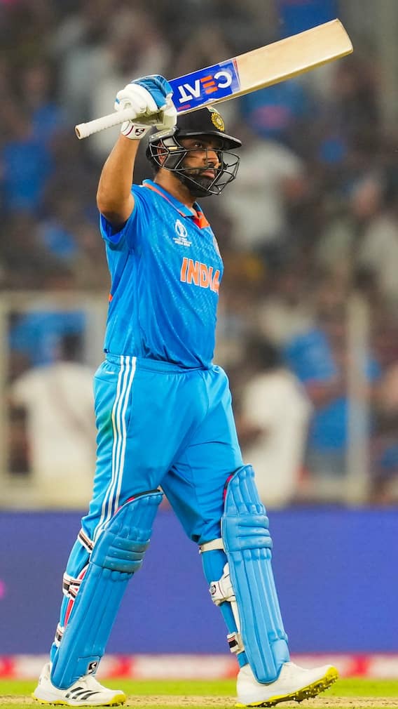 পেশি ফুলিয়ে সেলিব্রেশন রোহিতের, কারণ কী ?