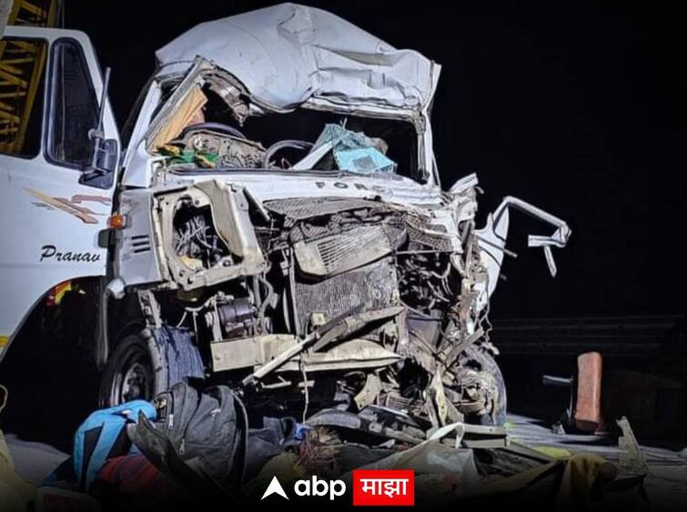 Nashik latest News Mother and daughter of solse family in Samtanagar of Nashik died in an accident on Samridhi Highway maharashtra news Samruddhi Accident : नाशिकचं समतानगर दुःखात बुडालं, एकाच कुटुंबातील मायलेकींचा दुर्दैवी अंत, तनुश्री-धनश्रीची जोडी तुटली! 