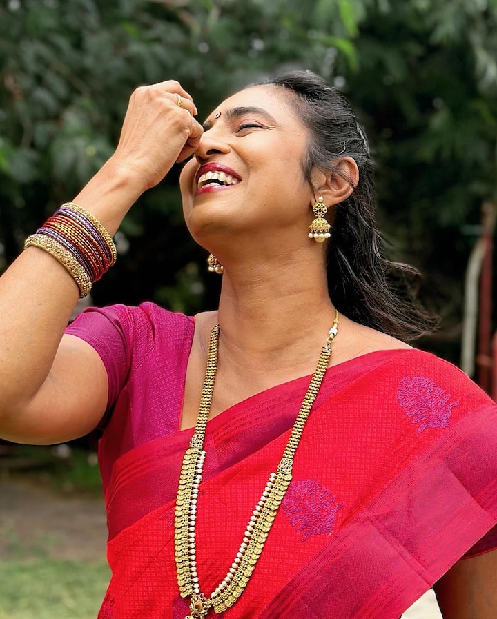 'గృహలక్ష్మి' సీరియల్ లో తులసిగా నటిస్తోన్న కస్తూరి బుల్లితెరపై కూడా మంచి గుర్తింపు తెచ్చుకుంది. టాప్ 5 తెలుగు సీరియల్స్ లో గృహలక్ష్మి కూడా ఉందంటే అదంతా కస్తూరి నటనే అంటారు ప్రేక్షకులు.