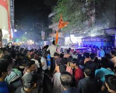 भारताच्या विजयाच्या जल्लोषादरम्यान पोलिस आणि माजी नगरसेवकामध्ये बाचाबाची