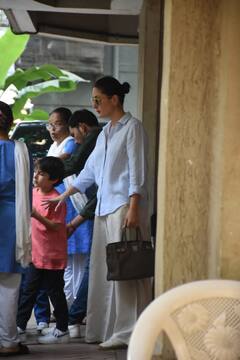 Kareena Kapoor Pics: दोनों बेटों के साथ स्टाइलिश लुक में पिता के घर पहुंचीं करीना कपूर, तस्वीरें देख जेह की क्यूटनेस पर आप भी हार बैठेंगे दिल