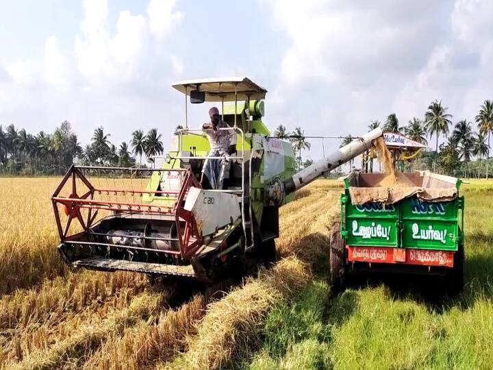 Theni: The first phase of paddy harvesting has started in Kambam Valley. Farmers demand to set up paddy purchase station. கம்பத்தில் தொடங்கியது அறுவடை பணிகள்; நெல் கொள்முதல் நிலையம் அமைக்குமா அரசு? விவசாயிகள் எதிர்பார்ப்பு
