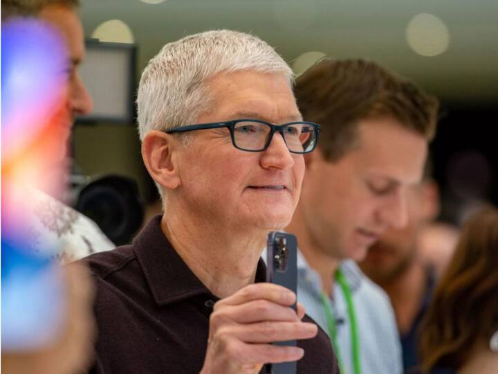 हर साल नया iPhone क्यों लॉन्च करती है एप्पल? Tim Cook ने दिया जवाब Apple CEO Tim Cook replied to why company make new iPhone every year हर साल नया iPhone क्यों लॉन्च करती है एप्पल? Tim Cook ने दिया जवाब