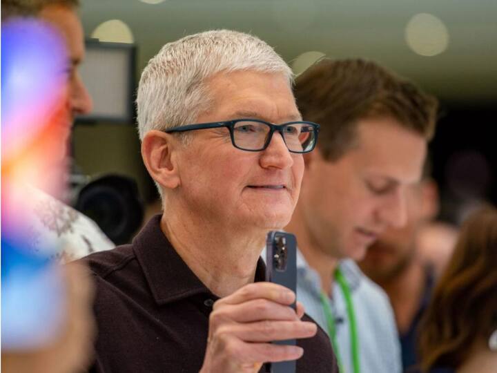 Apple CEO Tim Cook replied to why company make new iPhone every year हर साल नया iPhone क्यों लॉन्च करती है एप्पल? Tim Cook ने दिया जवाब