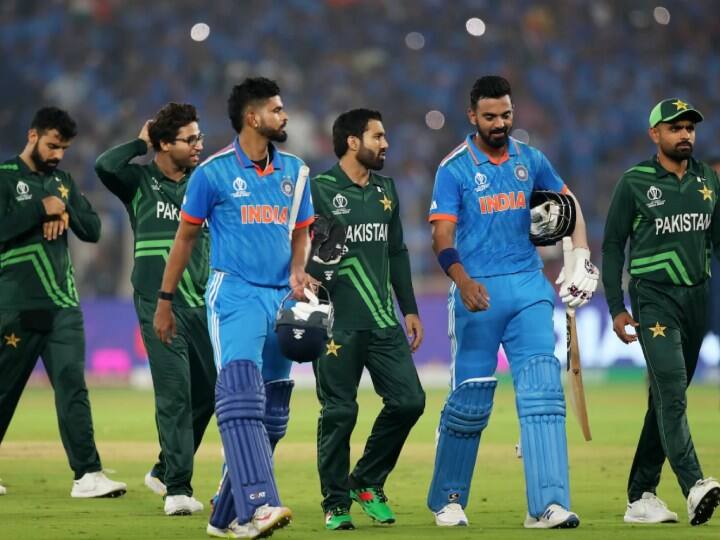 India vs Pakistan World Cup 2023 Wasim Akram critized his team pakistan batter said mai tab se keh rha tha yeh Kuldeep tang krega IND vs PAK: मैं कह रहा था कि कुलदीप..., भारत से शर्मनाक हार के बाद वसीम अकरम ने पाकिस्तान टीम की लगाई क्लास