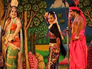 Madurai: கல்லூரியில் நடந்த 'வள்ளி திருமண நாடகம்'.. கிராமிய இசையை ரசித்து கை தட்டிய மாணவர்கள்!
