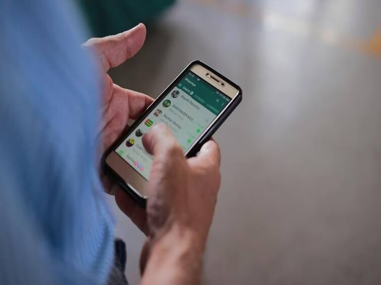WhatsApp working on a new feature called Secret Code for locked chats Whatsapp Feature: அடுத்த அப்டேட்: சாட்களுக்கு ’சீக்ரெட் கோட்'... வாட்ஸ் அப்பில் வரப்போகும் புதிய வசதி!