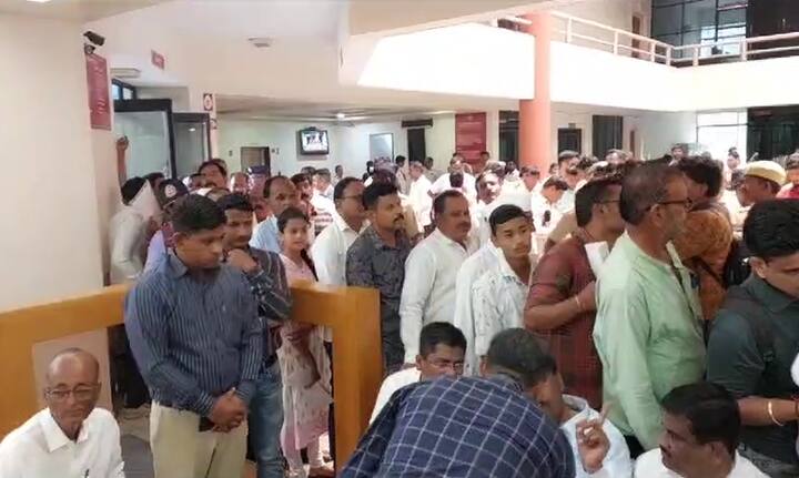 बारामतीतील विद्या प्रतिष्ठान येथे अजित पवार यांचा जनता दरबार सुरू आहे.