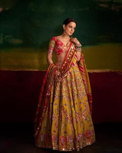Kangana Ranaut Pics: 'तेजस' की रिलीज से पहले कंगना रनौत पर चढ़ा नवरात्रि का खुमार, मल्टीकलर लहंगे में यूं इतराती नजर आईं एक्ट्रेस