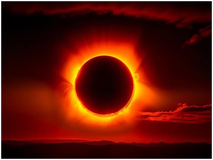 इस तरह के सूर्य ग्रहण में जैसा सूरज दिखता है, उसे रिंग ऑफ फायर कहा जाता है. इस वक्त लगता है कि आग की एक रिंग आकाश में है.