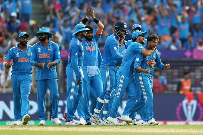 ind vs pak icc odi world cup 2023 india beat pakistan for eighth  time team india record tally Equal to Pakistan ODI World Cup : पाकिस्तानला हरवत विक्रमाशी बरोबरी! पाकविरोधात भारत 'अजिंक्य', आठ वेळा नमवलं