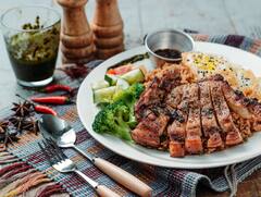 Kitchen Tips : महिलांनो! आता किचनमध्ये काम करताना वापरा स्मार्ट ट्रिक्स