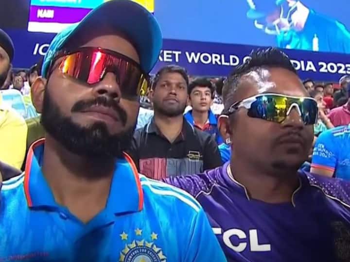 Virat Kohli and Sunil Narine lookalike at the Arun Jaitley Stadium AFG vs ENG World Cup 2023 Sports News ENG vs AFG: दिल्ली के अरुण जेटली स्टेडियम में दिखे विराट कोहली और सुनील नरेन के हमशक्ल, वायरल हो रही तस्वीर