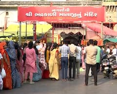 Ahmedabad: નગરદેવી ભદ્રકાળીના દર્શન માટે ઉમટ્યું માનવ મહેરામણ, સિંહાસન પર બિરાજી માતાએ આપ્યા દર્શન