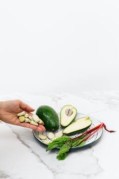 Avocado: கெட்ட கொழுப்பைக் குறைக்கணுமா? அவகேடோ என்னும் வெண்ணெய் பழத்தை இப்படித்தான் யூஸ் பண்ணனும்..