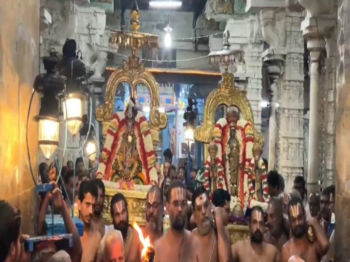 Navratri 2023: நவராத்திரி விழா...கோலாகலமாக காட்சியளிக்கும் காஞ்சி வரதர் கோயில்