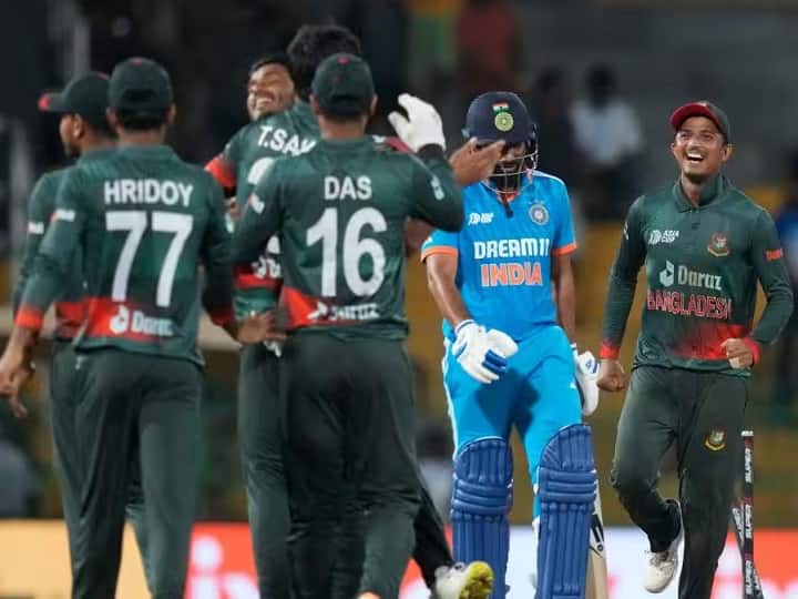 IND vs BAN, WC 2023: वर्ल्ड कप 2023 में भारतीय टीम का अगला मुकाबला बांग्लादेश से है. ICC वनडे रैंकिंग्स में दोनों टीमों में बड़ा अंतर है. यह अंतर दोनों टीमों के खिलाड़ियों की सैलरी में भी दिखता है.