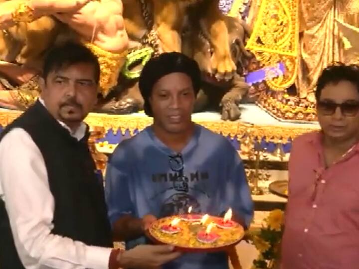 Ronaldinho also performed puja at a pandal in Kolkata ahead the five-day festival of Durga Puja which will commence from Friday. Image Source: ANI