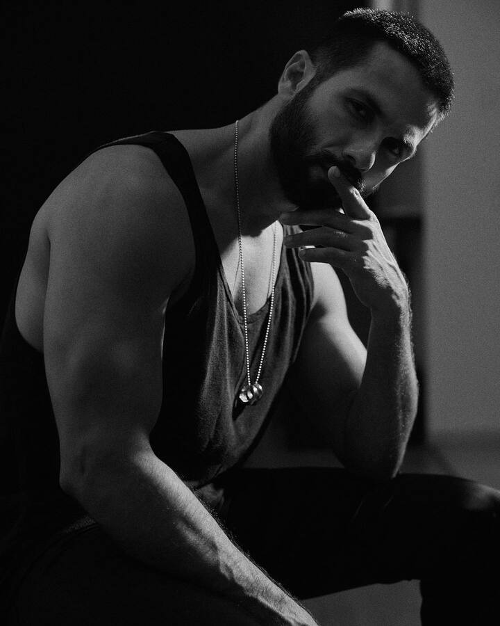 'मैं एक बार में एक ही फिल्म करता हूं. ताकी में साल में साल में करीब 2 फिल्म की शूटिंग खत्म कर सकूं. इस साल मेरे दो प्रोजेक्ट आए . लेकिन अगर मैं अपने काम के लिए जुनूनी नहीं हूं तो मैं फिल्म सेट पर भी नहीं जा सकता'.