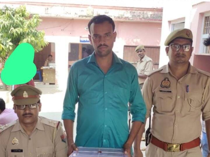 Uttar Pradesh Etah Police has arrested fake police officer and recovered id cards ann UP News: शादी की ऐसी सनक की युवक बन गया फर्जी पुलिस ऑफिसर, किया गिरफ्तार, वर्दी का झाड़ रहा था रौब