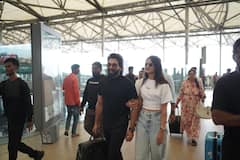 Allu Arjun: ఢిల్లీకి బయల్దేరిన అల్లు జంట - ఎయిర్‌పోర్టులో స్టైలిష్ లుక్‌తో ఫోటోలు వైరల్