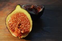 Soaked Figs Benefits : रक्तातील साखर नियंत्रणात ठेवायची असेल तर भिजवलेले अंजीर खा; वाचा फायदेच फायदे